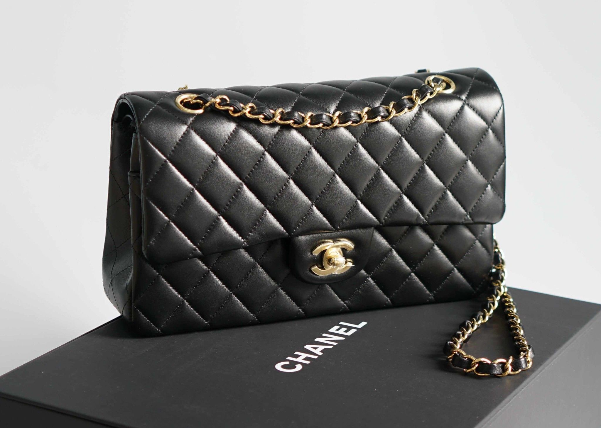 6 chiếc túi Chanel khiến tín đồ thời trang mê mẩn Hinh anh 2: 6 chiec tui Chanel khien tin do thoi trang me man