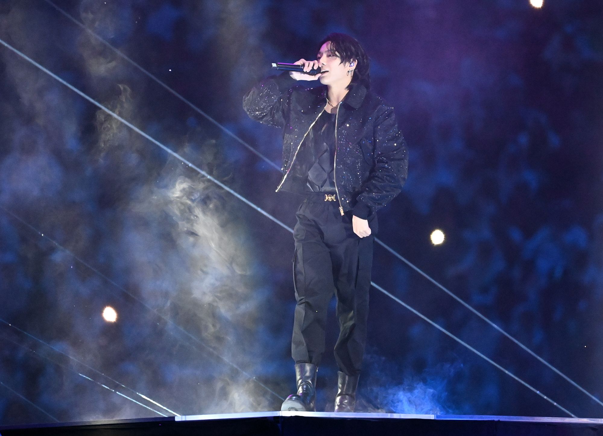 Jungkook (BTS) và hành trình chinh phục thế giới thời trang Hinh anh 6: Jungkook (BTS) va hanh trinh chinh phuc the gioi thoi trang