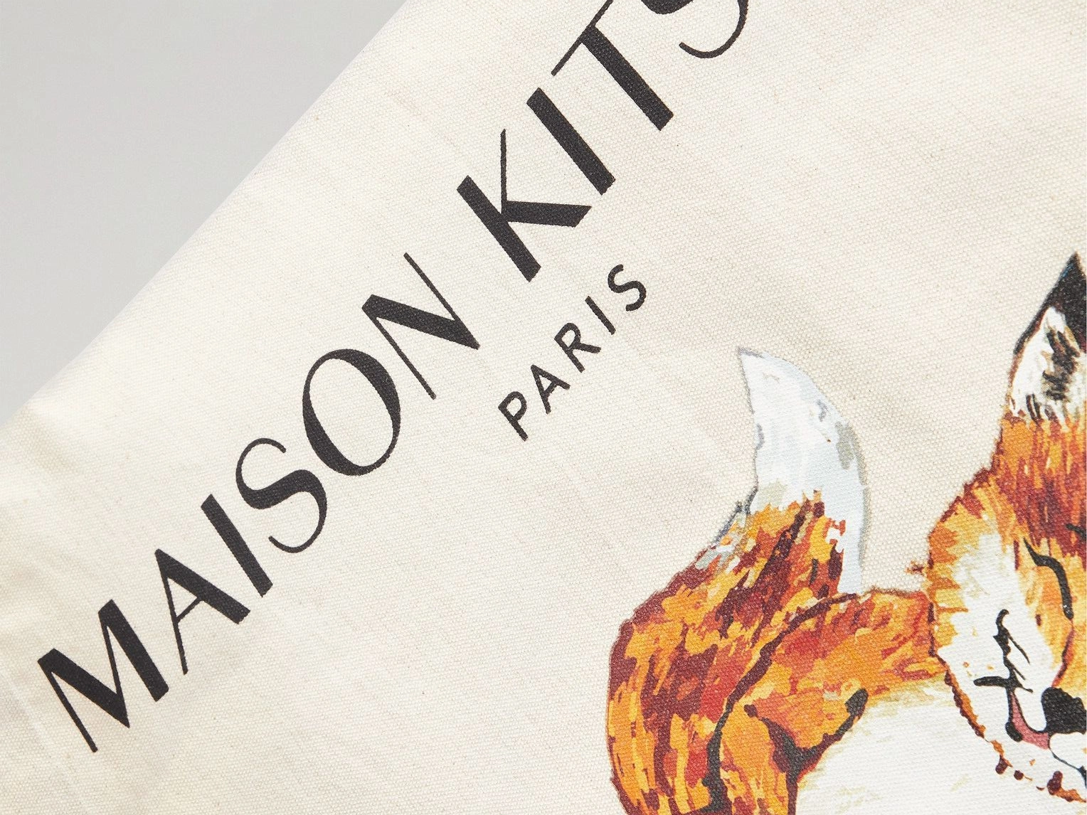 Cú Bắt Tay Đình Đám: Jennie Kim Và Maison Kitsuné Gây Bão Toàn Cầu Hinh anh 3: Cu Bat Tay Dinh Dam: Jennie Kim Va Maison Kitsune Gay Bao Toan Cau