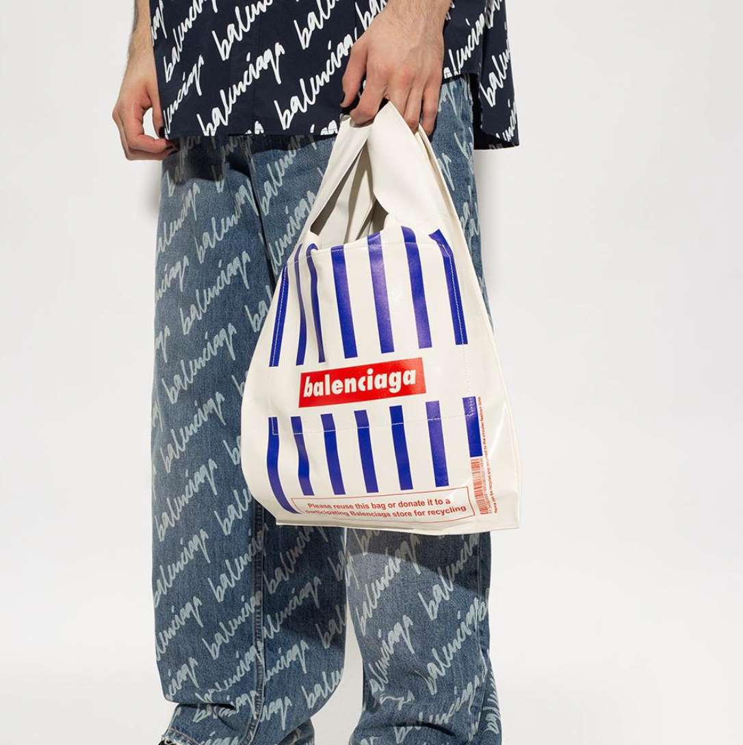 Balenciaga dưới thời đại của Demma Gavasalia, túi bim bim hay túi rác cũng trở thành túi luxury Hinh anh 5: Balenciaga duoi thoi dai cua Demma Gavasalia, tui bim bim hay tui rac cung tro thanh tui luxury