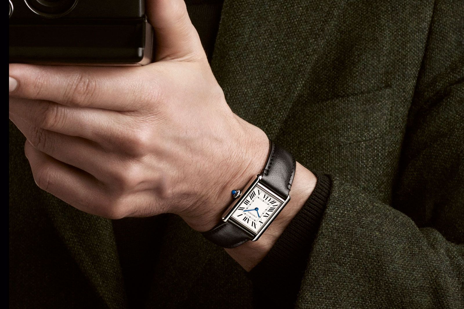 Top 4 mẫu đồng hồ cao cấp mặt vuông được yêu thích nhất mọi thời đại Hinh anh 3: Top 4 mau dong ho cao cap mat vuong duoc yeu thich nhat moi thoi dai