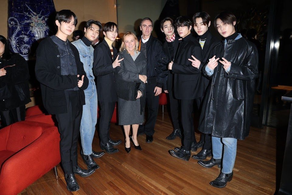 enhypen-duoc-vinh-danh-la-dai-su-moi-nhat-cua-nha-mot-prada
