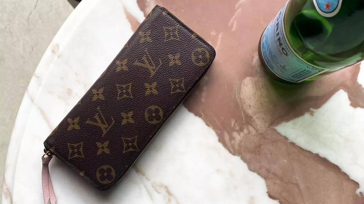 Legitcheck: Những mẹo nhỏ giúp bạn phân biệt Louis Vuitton wallet real và fake Hinh anh 1: Legitcheck: Nhung meo nho giup ban phan biet Louis Vuitton wallet real va fake