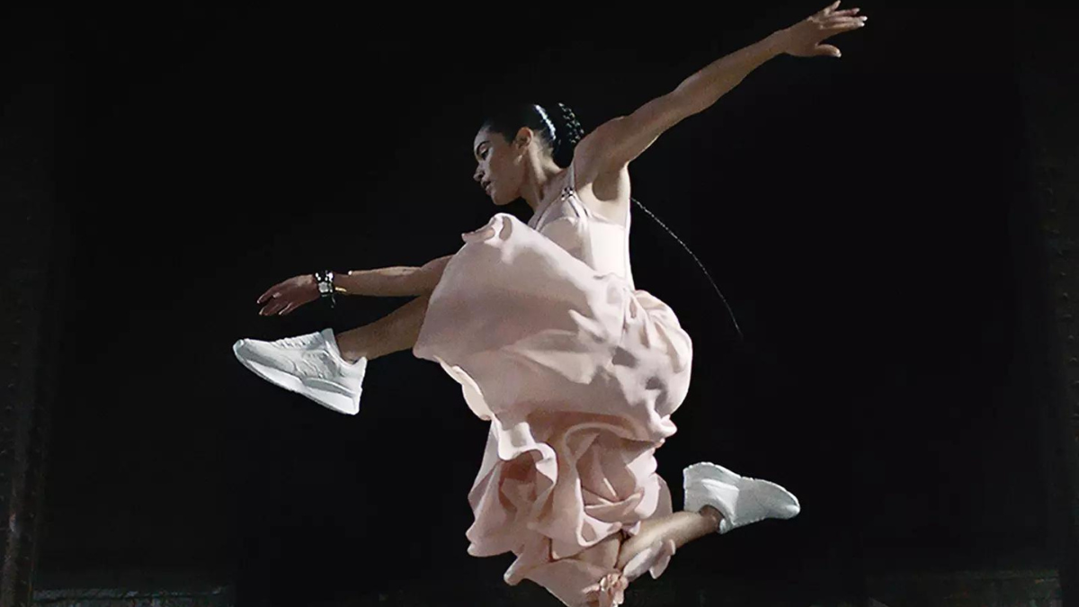 Những thiết kế giày Luxury Sneaker bạn nên sở hữu ngay cho mình trong cuối năm nay Hinh anh 3: Nhung thiet ke giay Luxury Sneaker ban nen so huu ngay cho minh trong cuoi nam nay