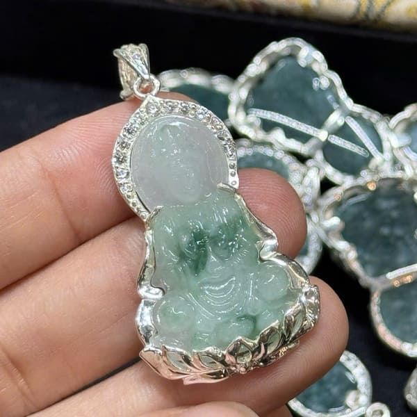 Mặt Phật Bà Quan Âm Ngọc Cẩm Thạch Hoa Bay Bọc Bạc