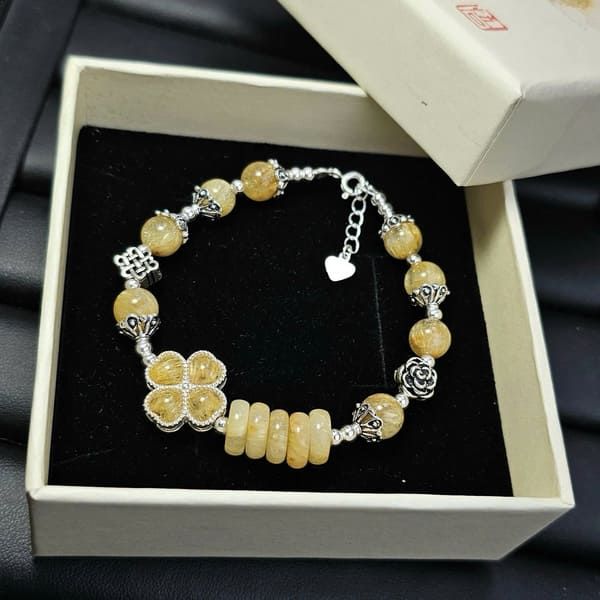 Vòng Thạch Anh Tóc Vàng Mix Cỏ 4 Lá Bọc Bạc & Ngũ Điếu