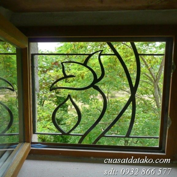 khung bảo vệ cửa sổ bằng sắt hình hoa sen