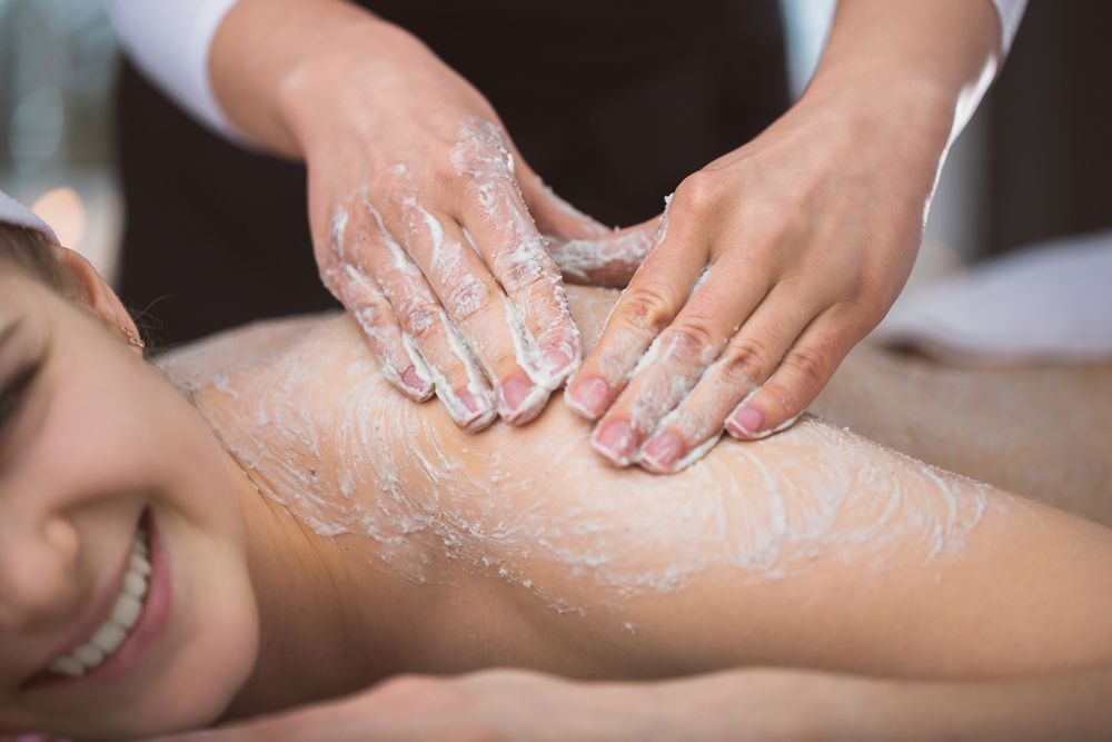 Tẩy tế bào chết body: Bí quyết giúp loại bỏ tế bào chết hiệu quả, không gây tổn thương da