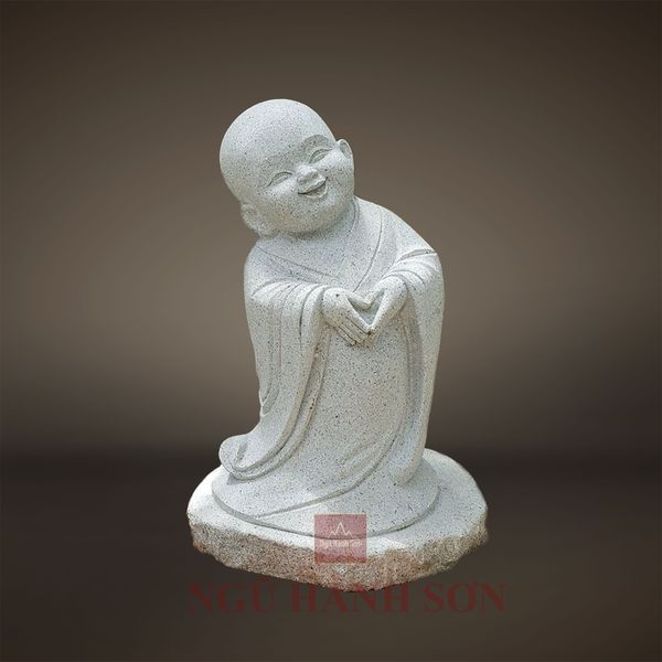 🧘♂️ Tượng Chú Tiểu Bằng Đá – Biểu Tượng An Lạc Trong Mọi Không Gian 🧘♂️ Tượng Chú Tiểu Bằng Đá – Biểu Tượng An Lạc Trong Mọi Không Gian
