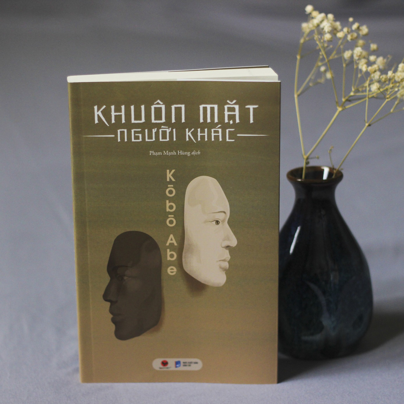 Khuôn mặt người khác tác phẩm tiêu biểu của Kobo Abe CÔNG TY CỔ