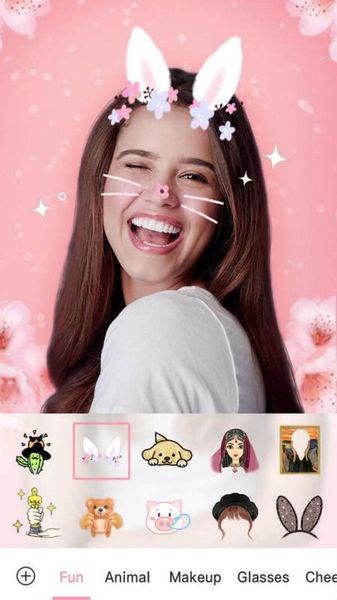 BeautyPlus có đa dạng các mẫu sticker
