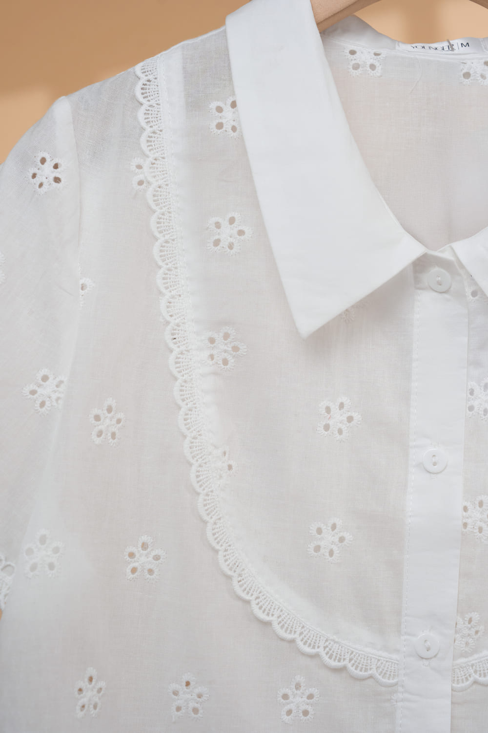 Áo sơ mi nữ Cardina vải thô phối ren cổ đức cộc tay