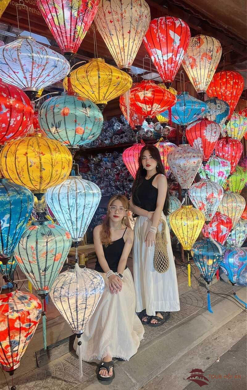 Tạo dáng chụp ảnh áo dài ở Hội An cho nữ