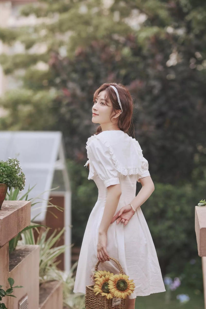 Tạo dáng chụp ảnh ở Hội An cho nữ