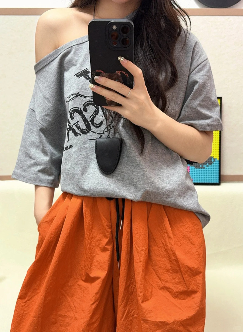 màu cam đất mặc với màu gì