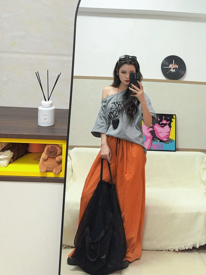 màu cam đất mặc với màu gì