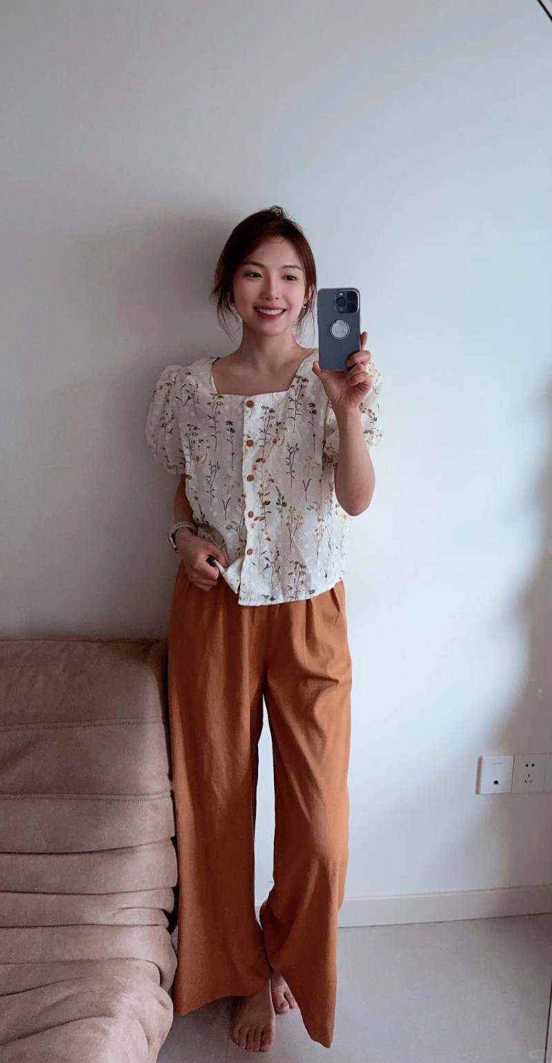 màu cam đất mặc với màu gì