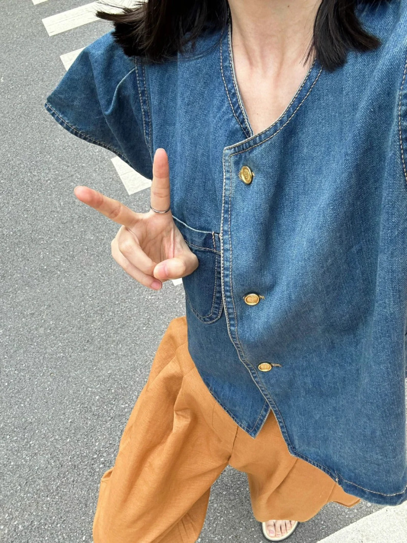 màu cam đất mặc với màu gì