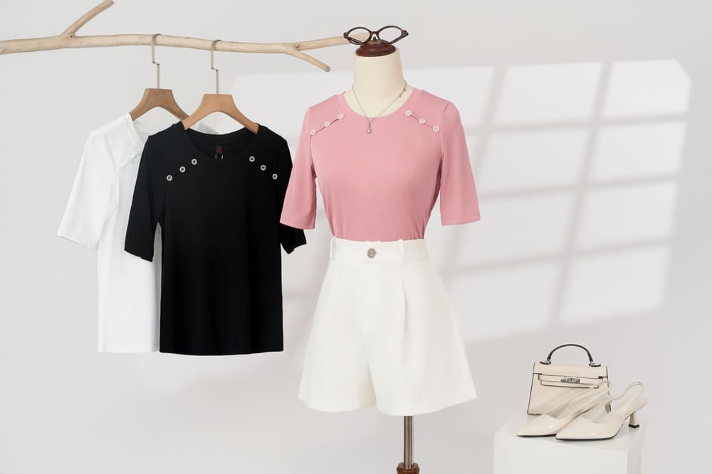 Áo tăm tay lỡ cổ tròn cúc vai trang trí