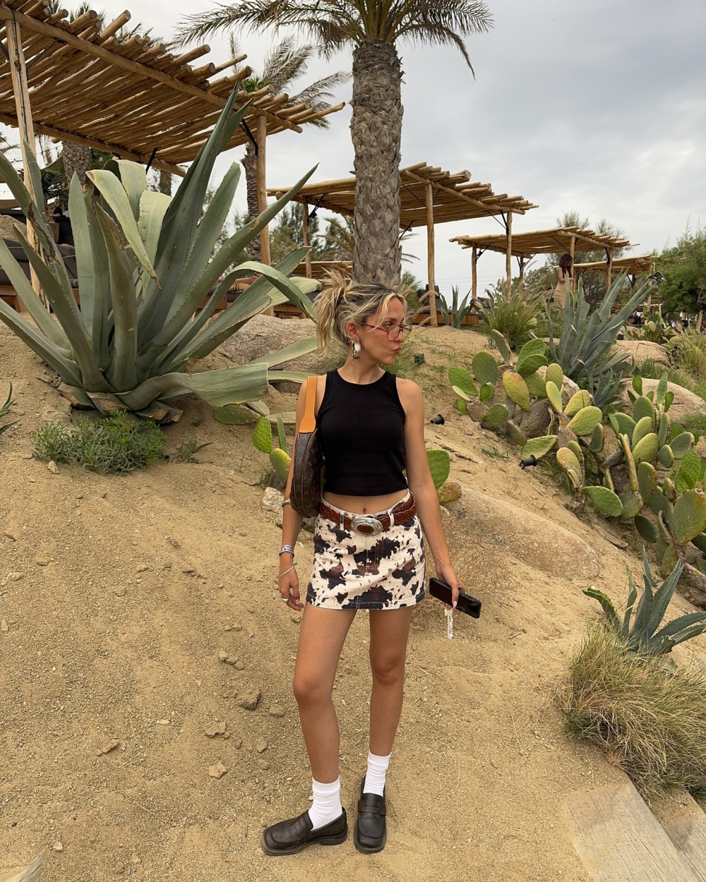 Điểm danh những hot items không thể bỏ qua với họa tiết da bò