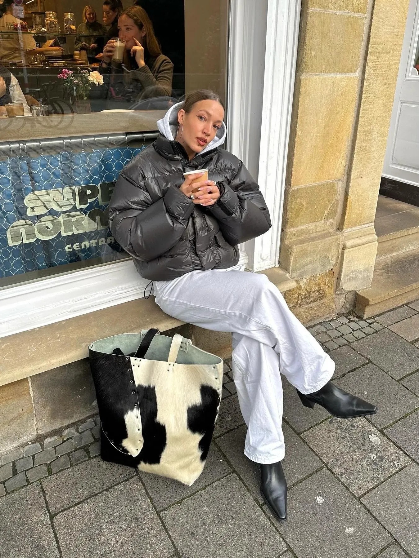 Điểm danh những hot items không thể bỏ qua với họa tiết da bò