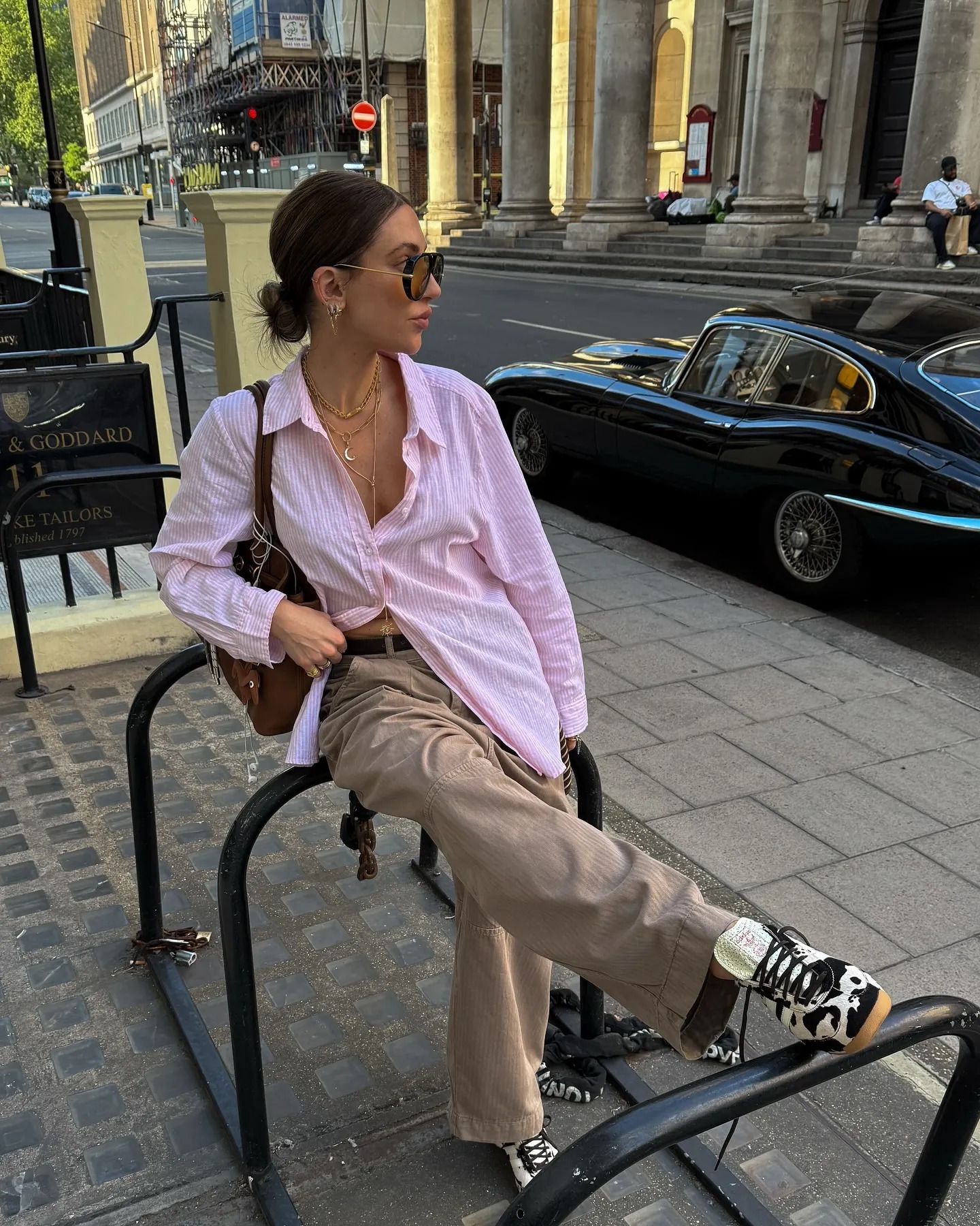 Bí quyết phối đồ chinh phục họa tiết da bò