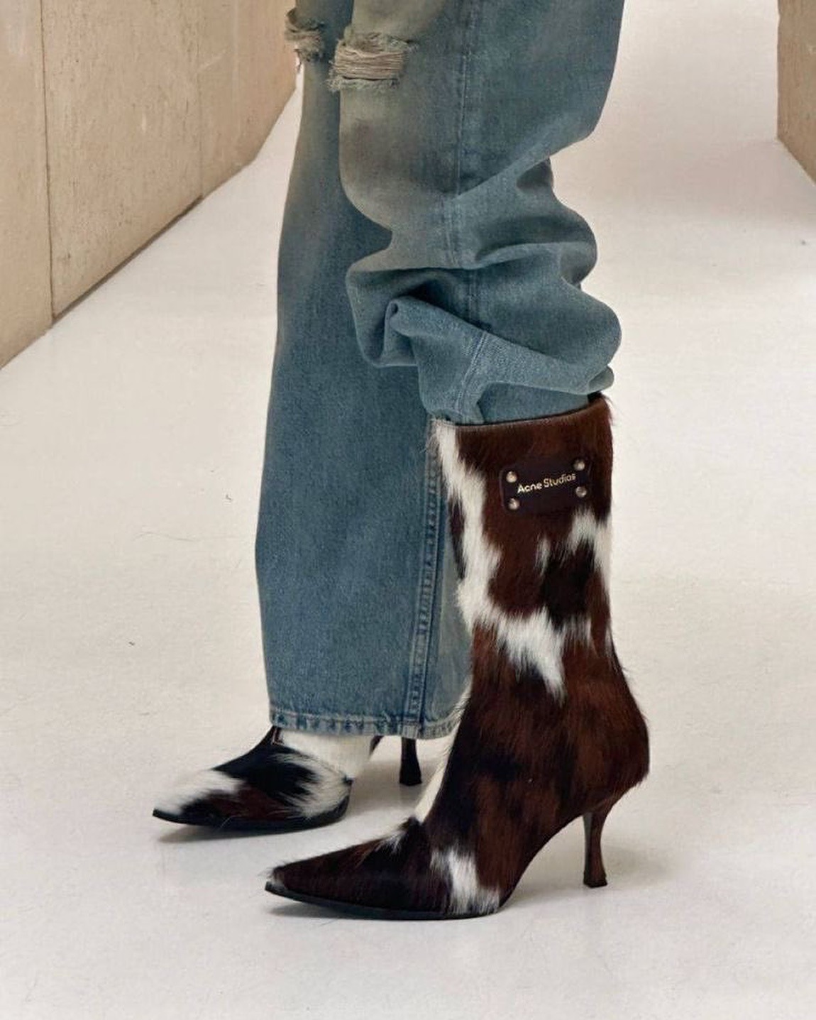 Bí quyết phối đồ chinh phục họa tiết da bò