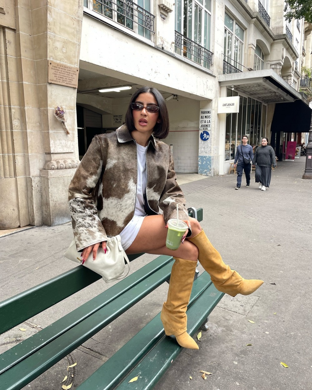 Điểm danh những hot items không thể bỏ qua với họa tiết da bò