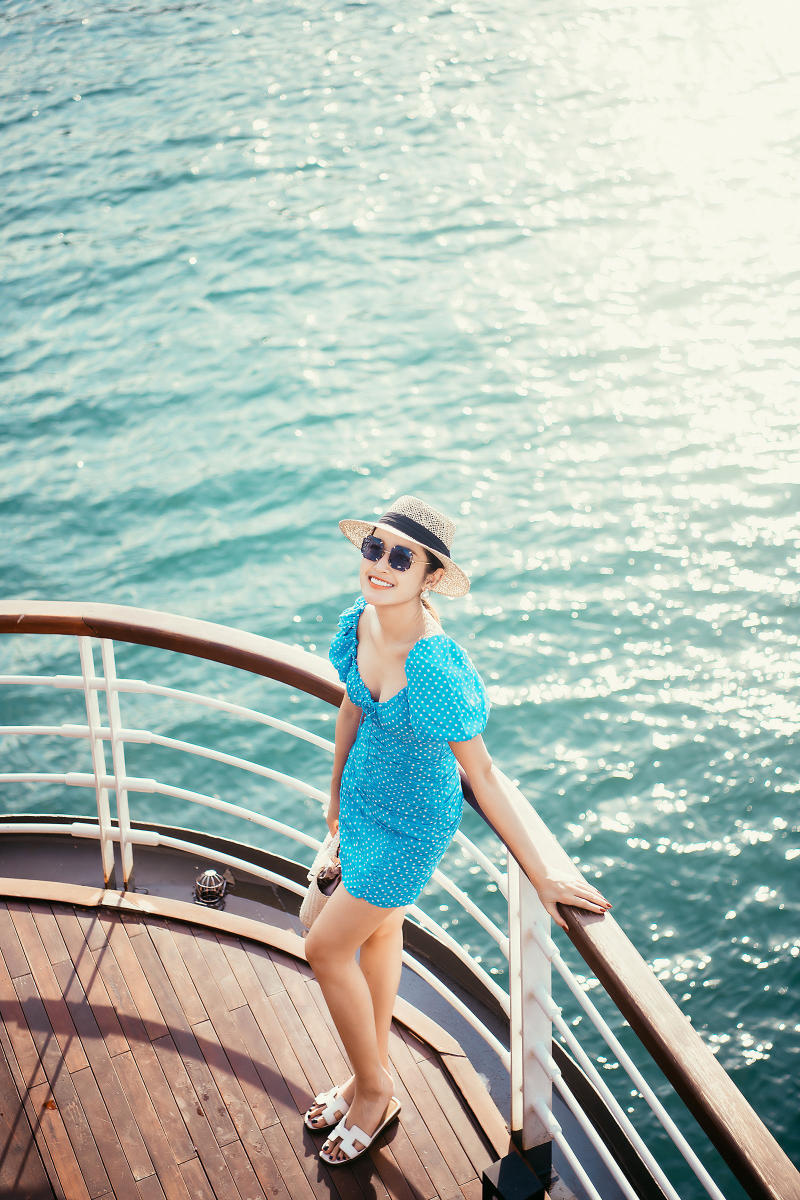 Váy cocktail lấp lánh