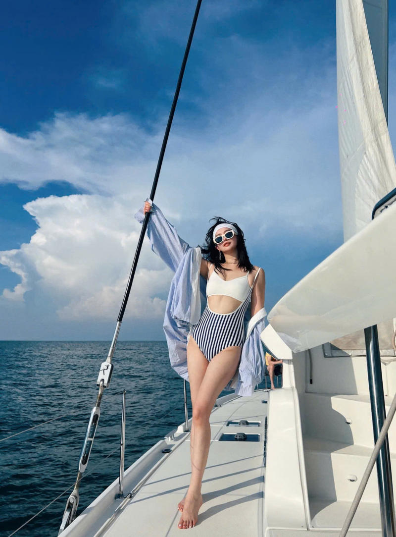 Bikini/Monokini và áo choàng voan