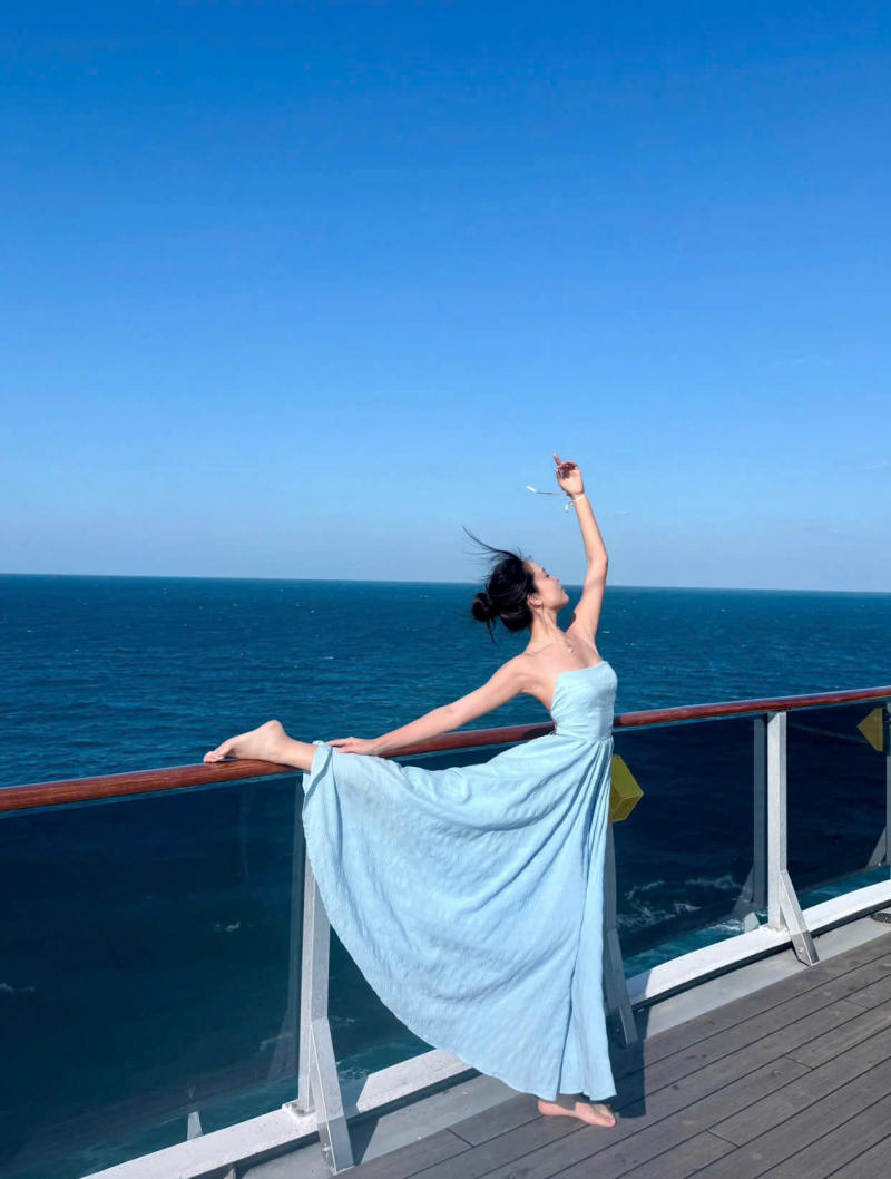 Đầm lụa dáng suông