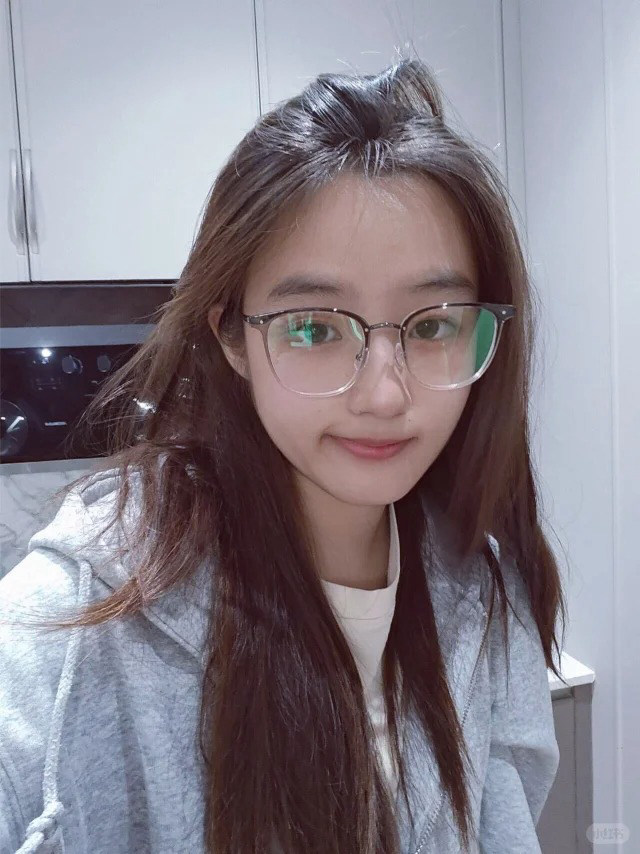 mặt vuông đeo kính gì