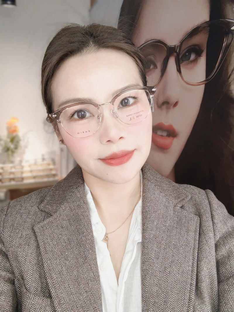 mặt vuông đeo kính gì