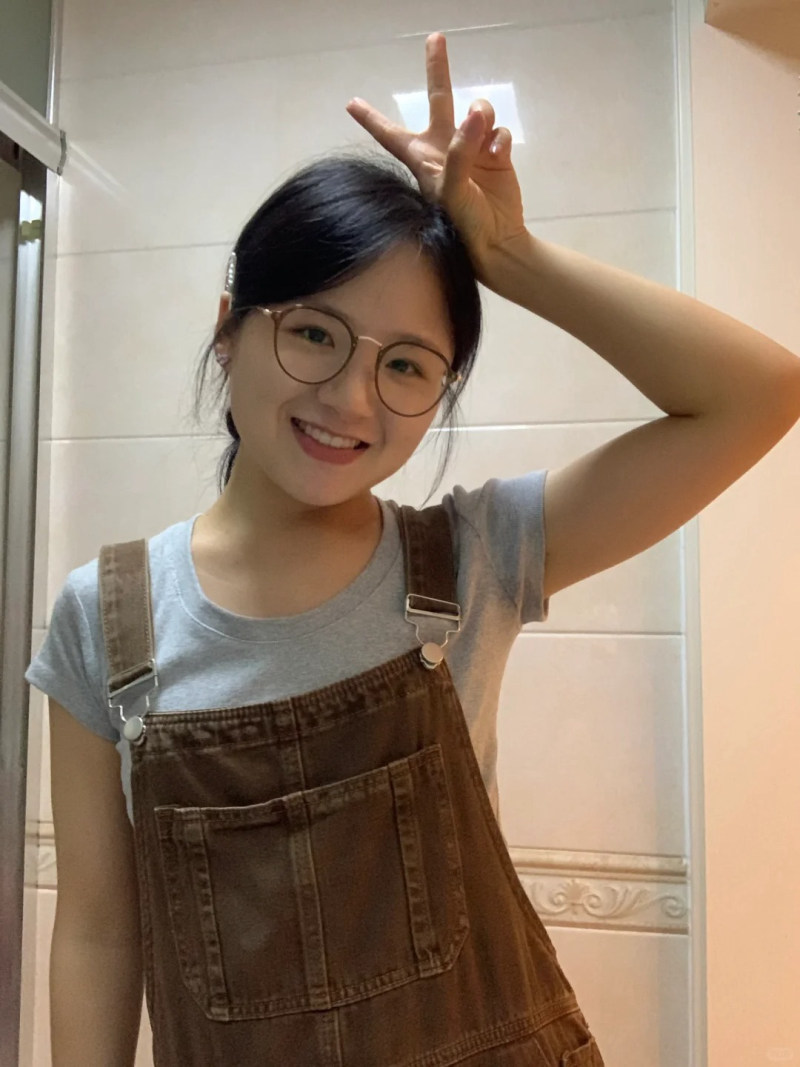 mặt vuông đeo kính gì