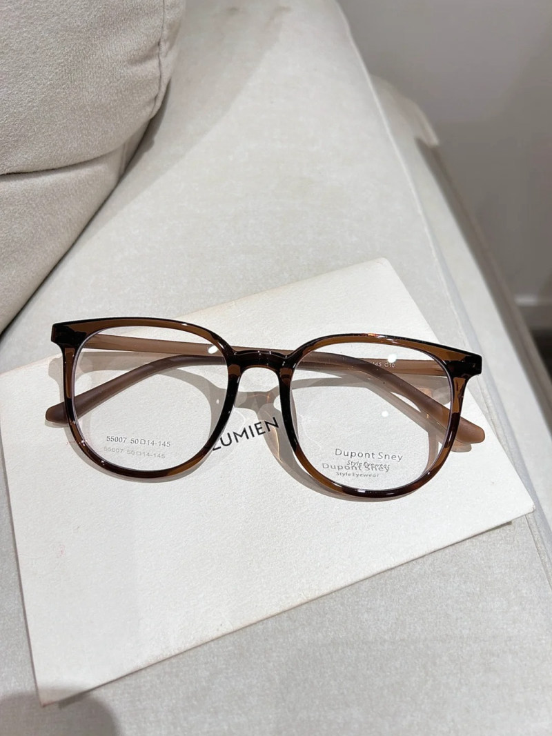 mặt vuông đeo kính gì