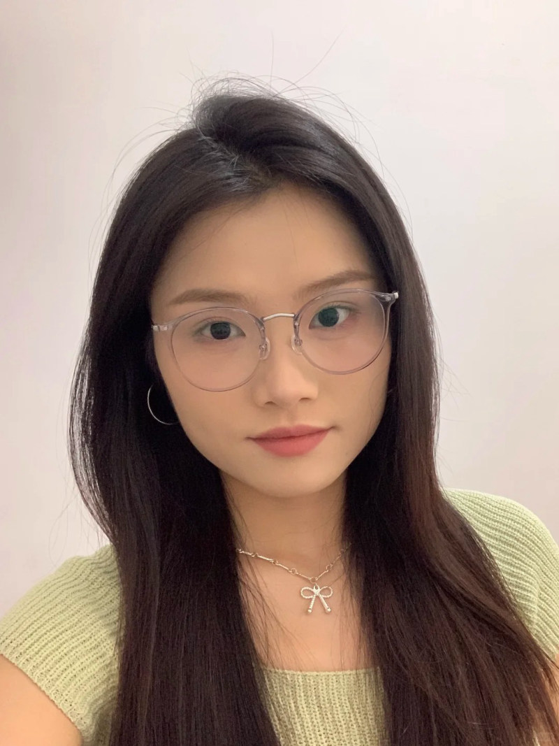 mặt vuông đeo kính gì