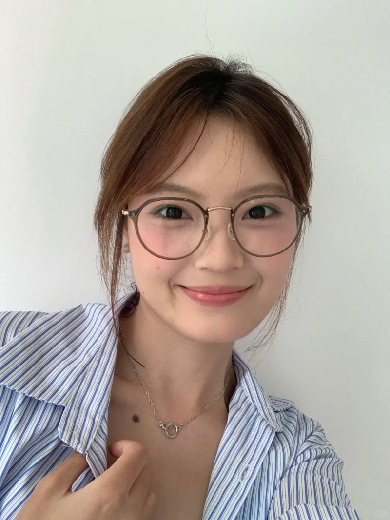 mặt vuông đeo kính gì