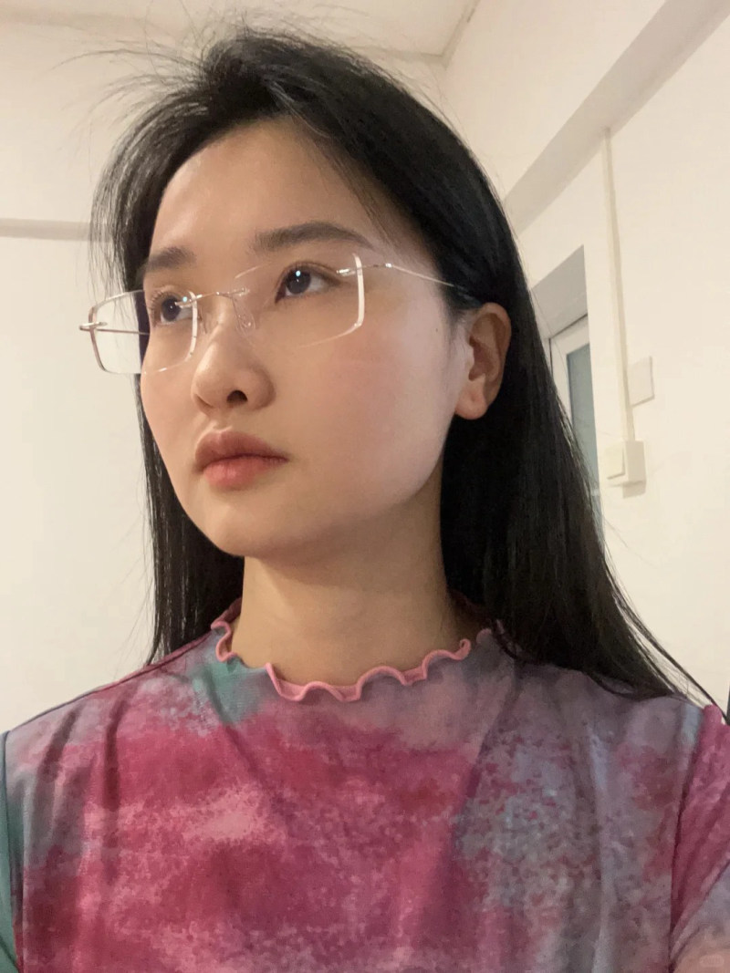 mặt vuông đeo kính gì