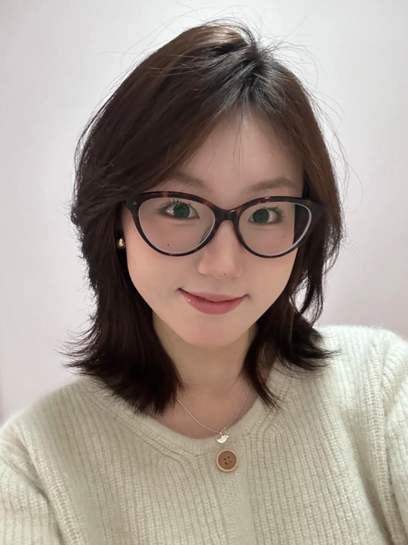 mặt vuông đeo kính gì