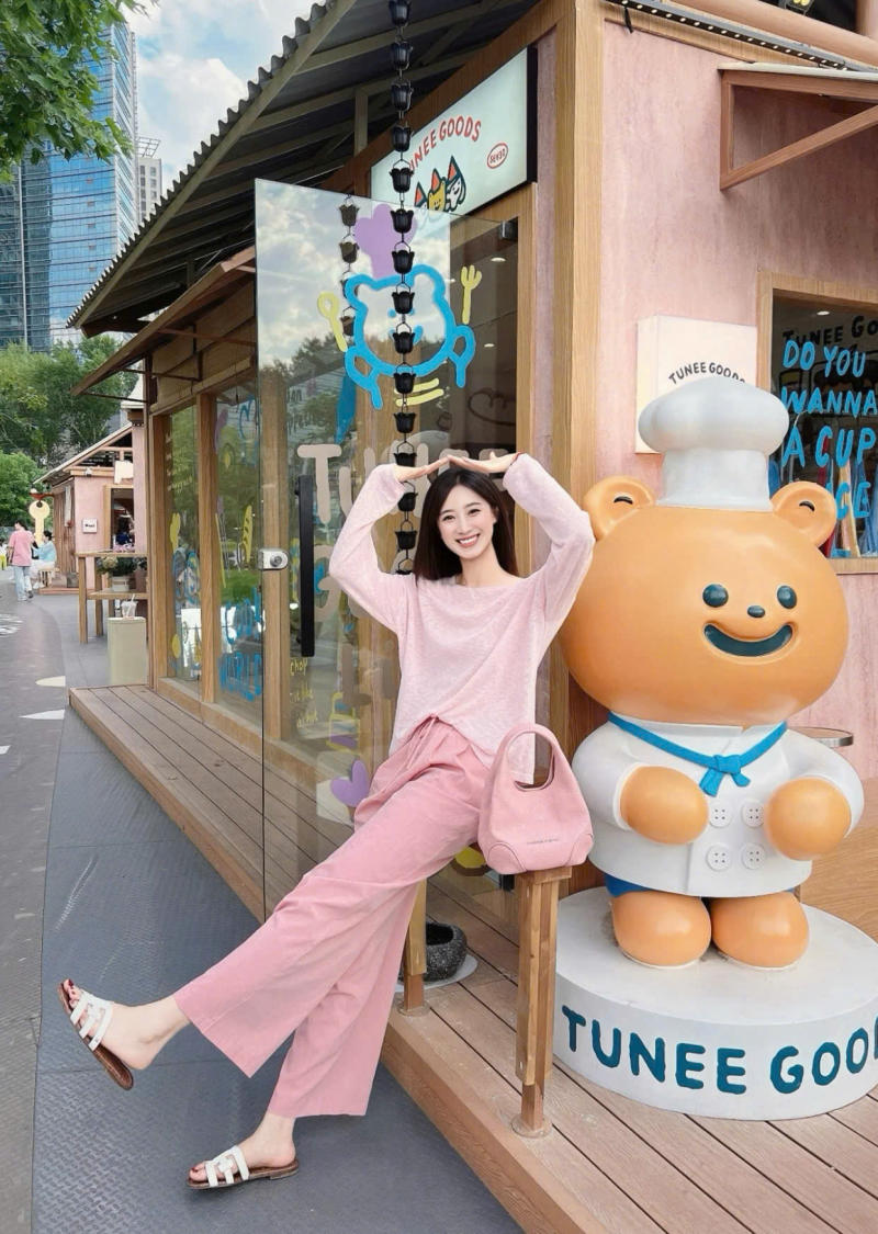 cách phối đồ đẹp cho trang phục đơn sắc