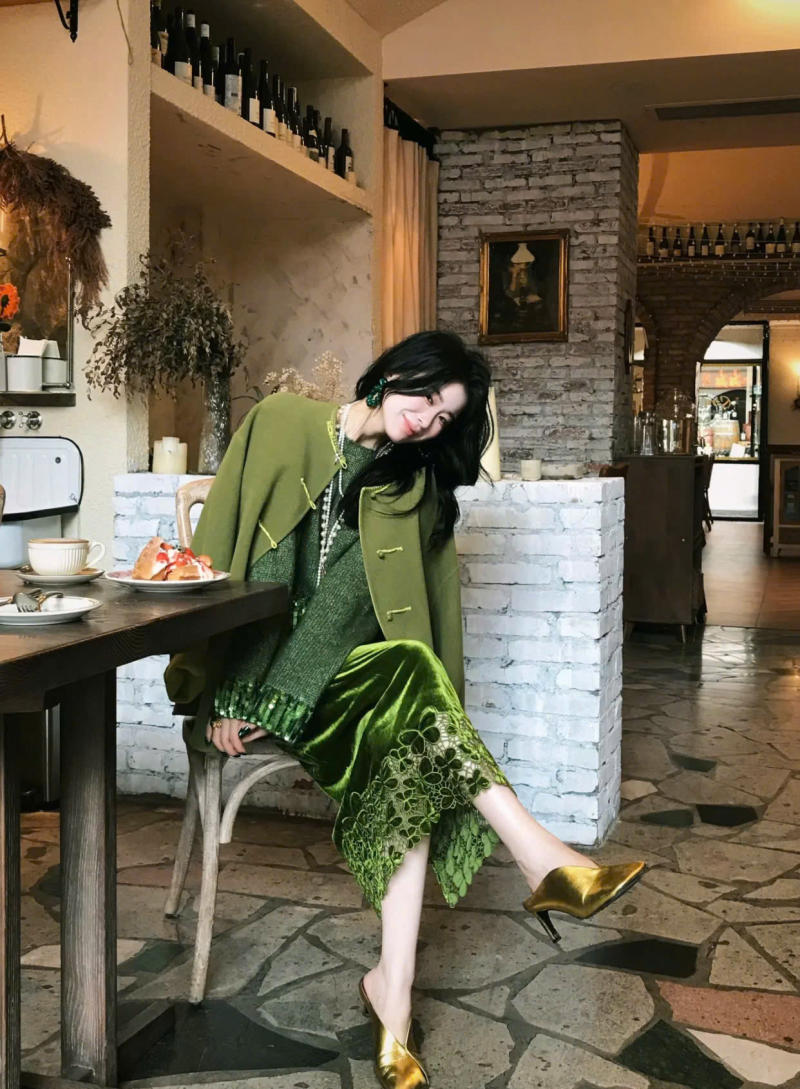 cách phối đồ đẹp cho trang phục đơn sắc