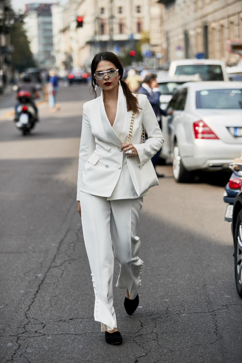 cách phối đồ đẹp cho trang phục đơn sắc