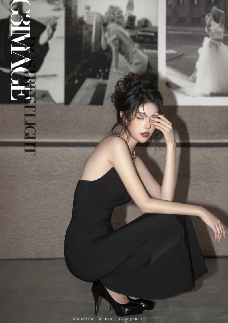 Dáng Cúi Người Sâu Lắng Và Đầy Nội Tâm