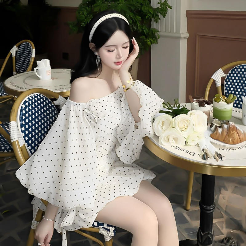 Dáng Ngồi Thư Thái, Thần Thái Mơ Màng