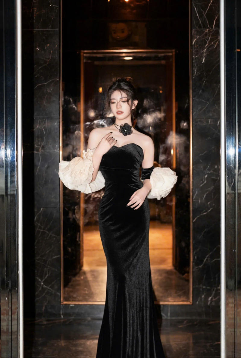 Dáng Đứng Duyên Dáng Giữa Khung Cảnh Tráng Lệ