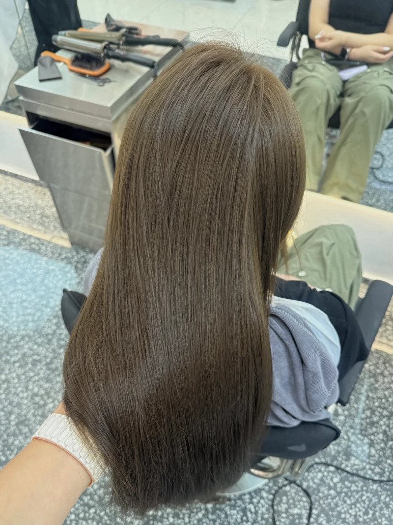 tóc màu nâu lạnh