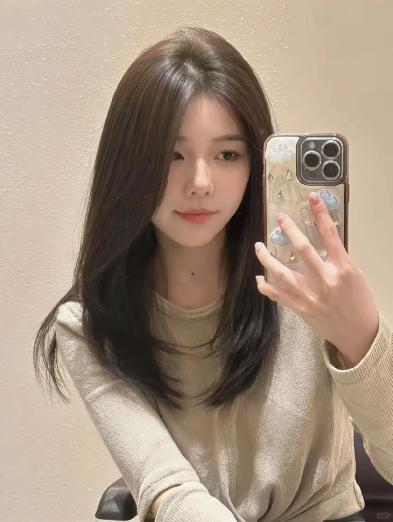 tóc màu nâu lạnh