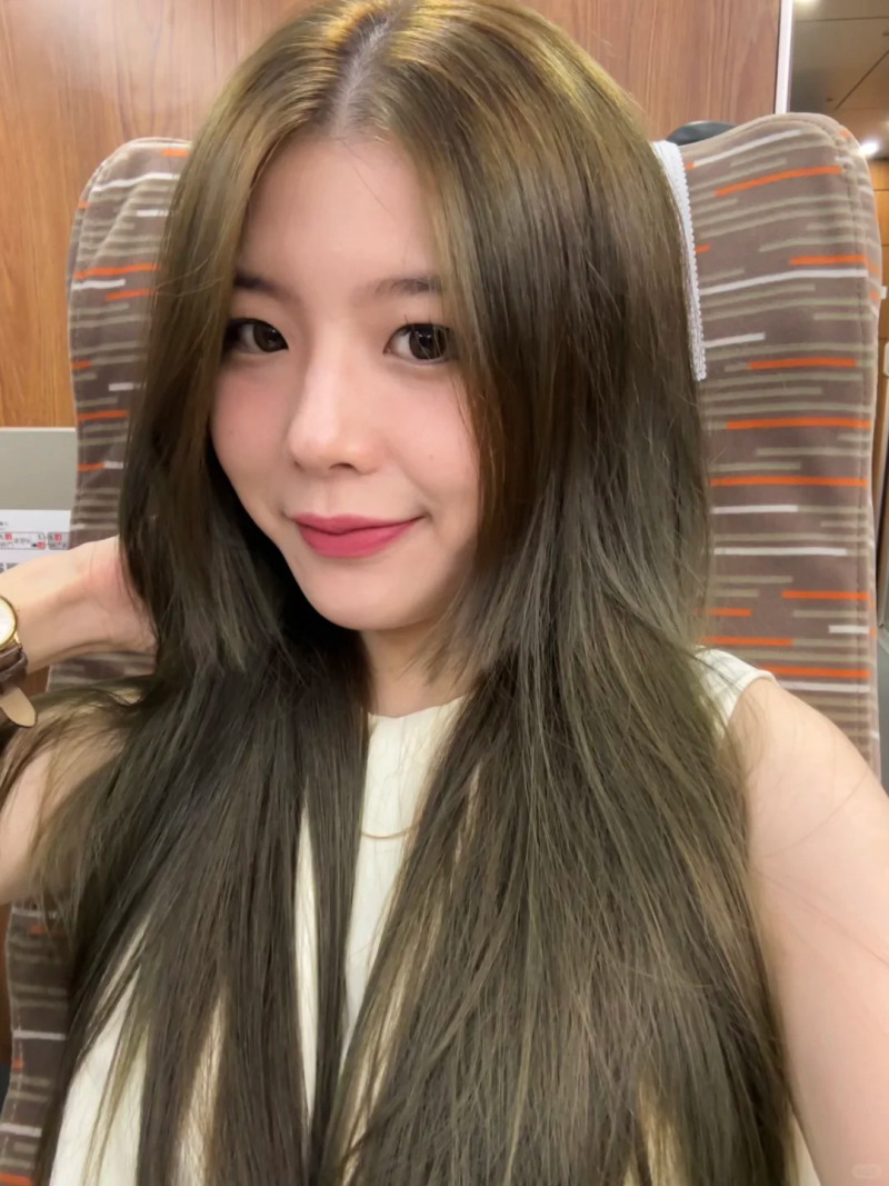 tóc màu nâu lạnh