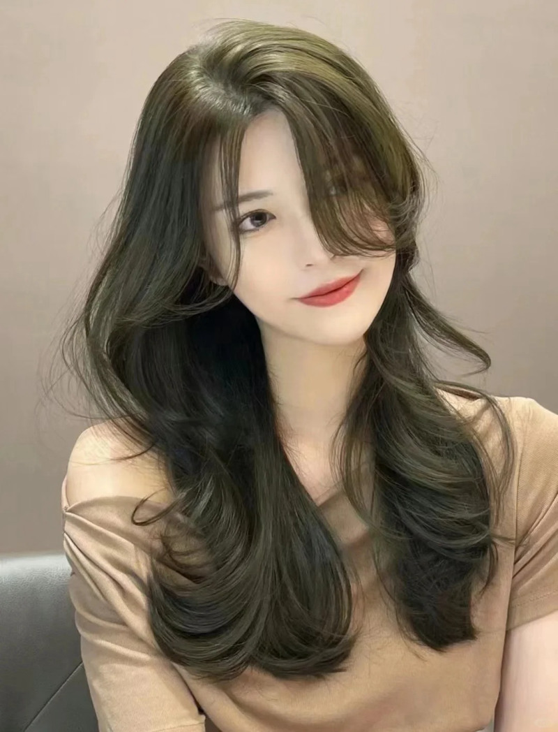 tóc màu nâu lạnh