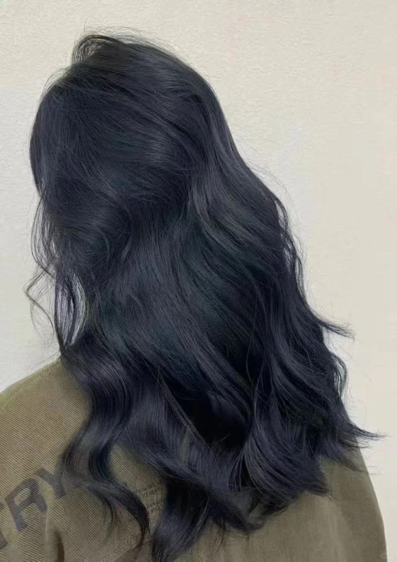 tóc màu nâu lạnh